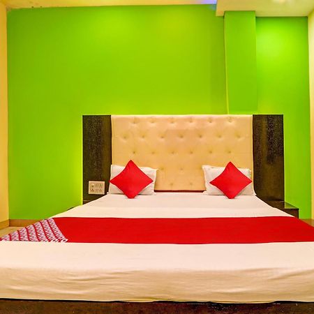 Oyo Flagship Hotel Samruddhi Lodge Nirmal  Экстерьер фото