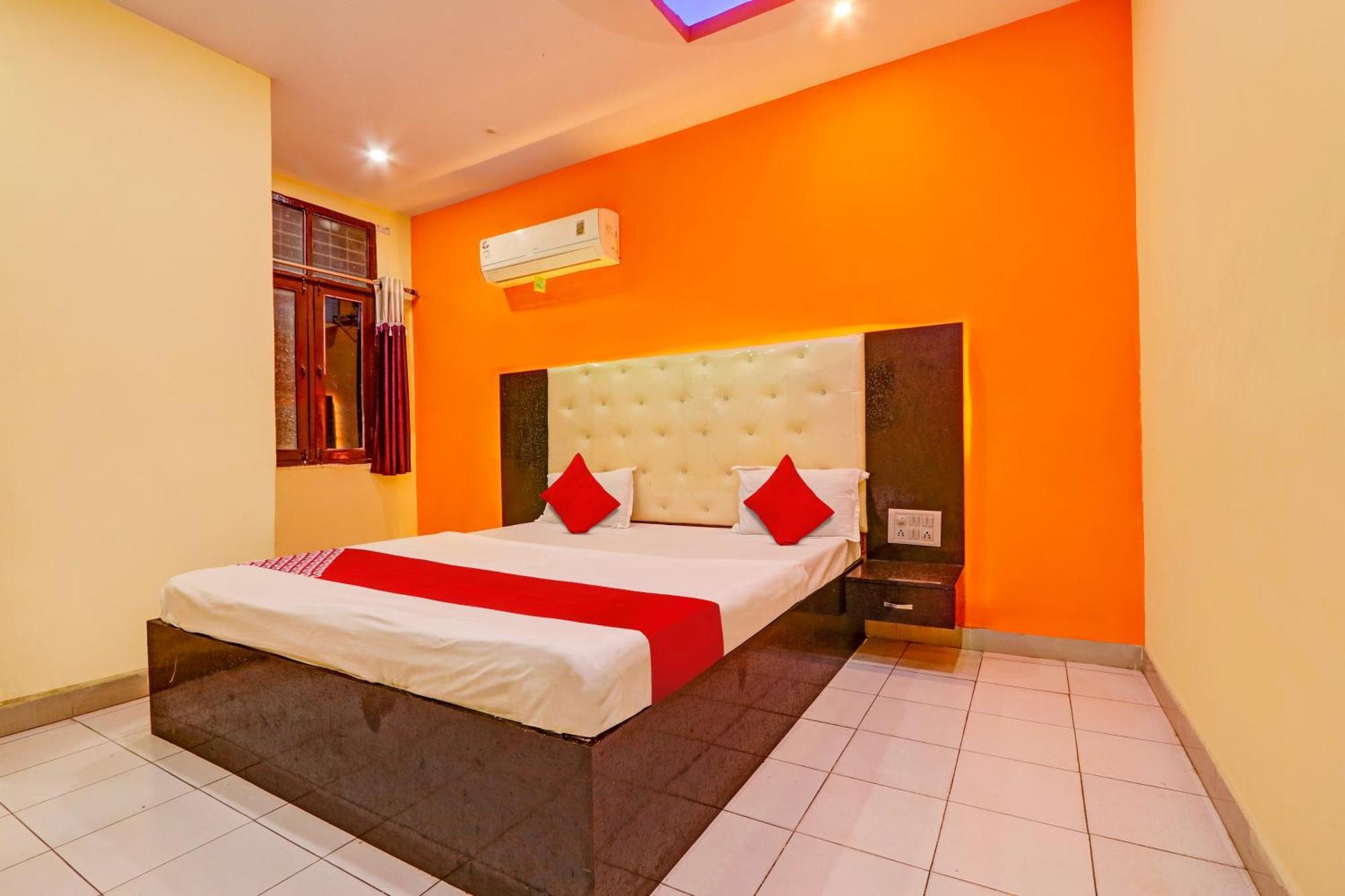 Oyo Flagship Hotel Samruddhi Lodge Nirmal  Экстерьер фото