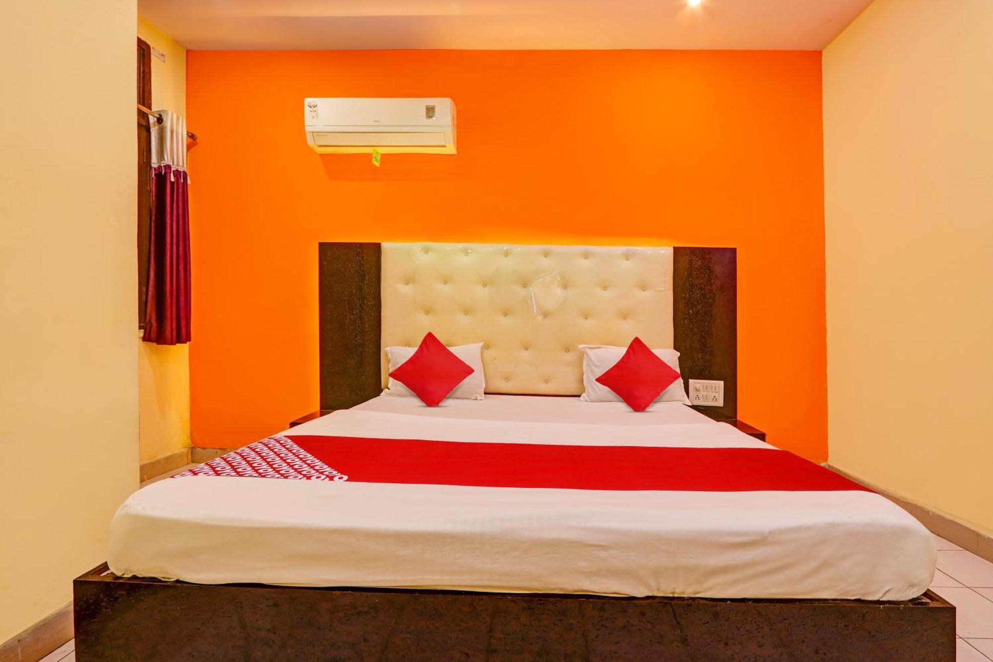 Oyo Flagship Hotel Samruddhi Lodge Nirmal  Экстерьер фото
